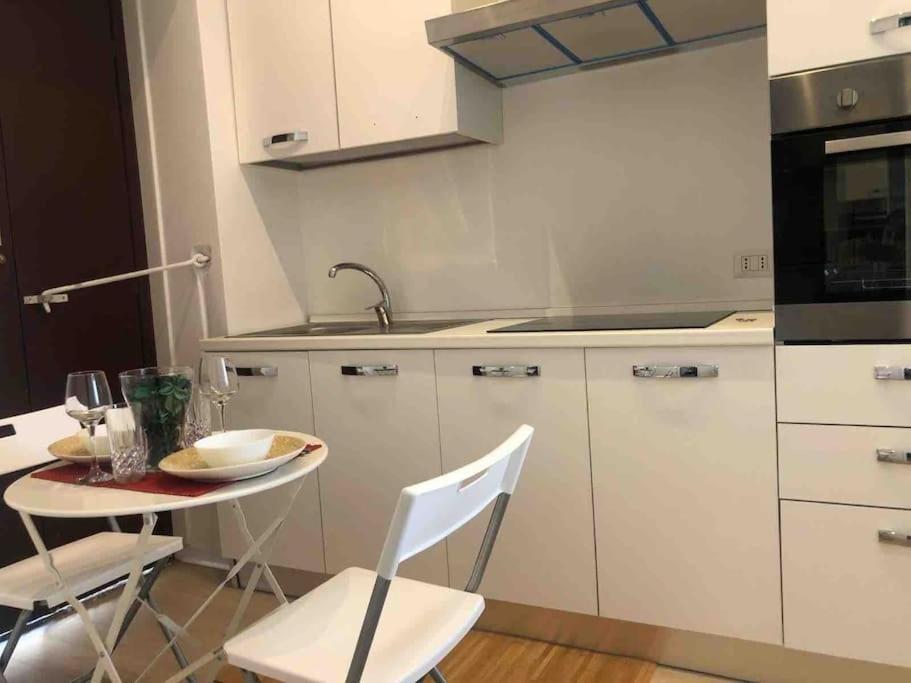 Appartamento Porta Romana Milão Exterior foto